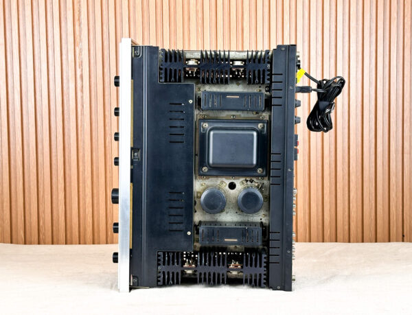 SANSUI AU-8500 AMPLIFIER