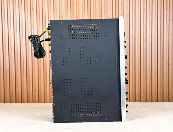 SANSUI AU-8500 AMPLIFIER
