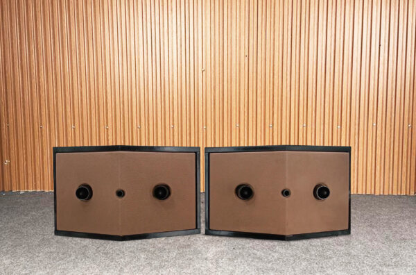EXCELLENT BOSE 901 SERIES VI SPEAKERS