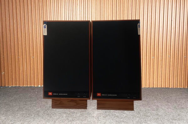Very nice JBL 4311 Speakers
