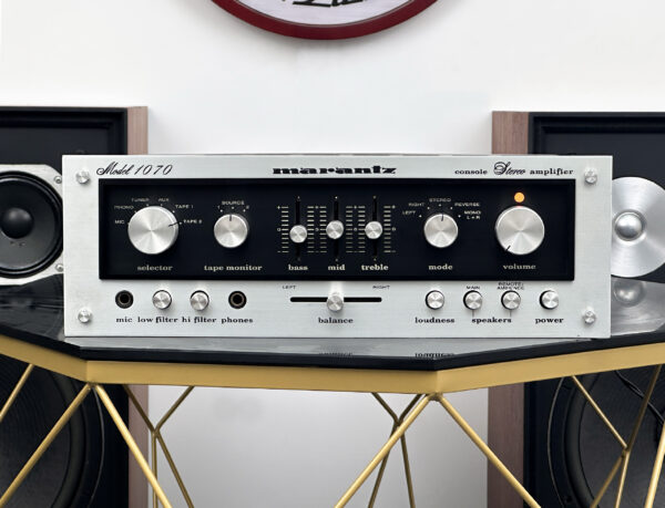 VINTAGE MARANTZ 1070 INTEGRATED AMPLIFIER