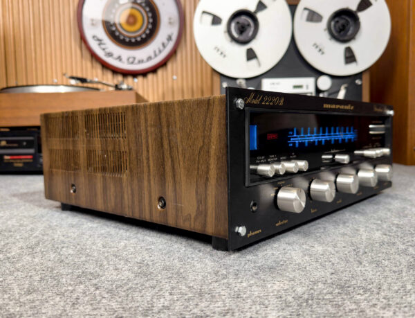 MARANTZ 2220B STEREO RECEIVER