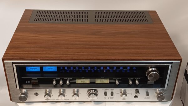 EXCELLENT SANSUI 7070 STEREO RECEIVER