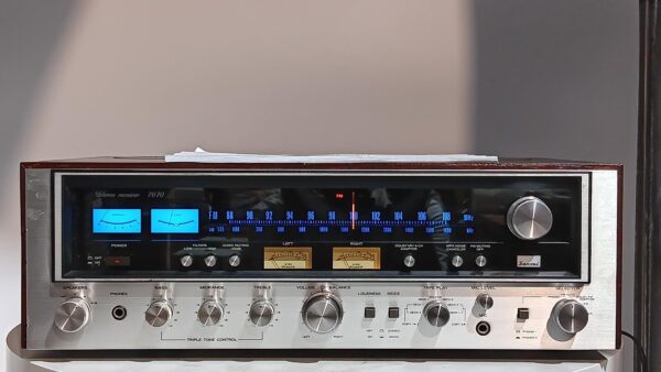 EXCELLENT SANSUI 7070 STEREO RECEIVER