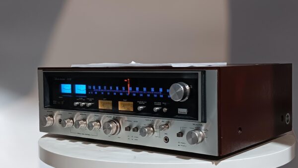 EXCELLENT SANSUI 7070 STEREO RECEIVER