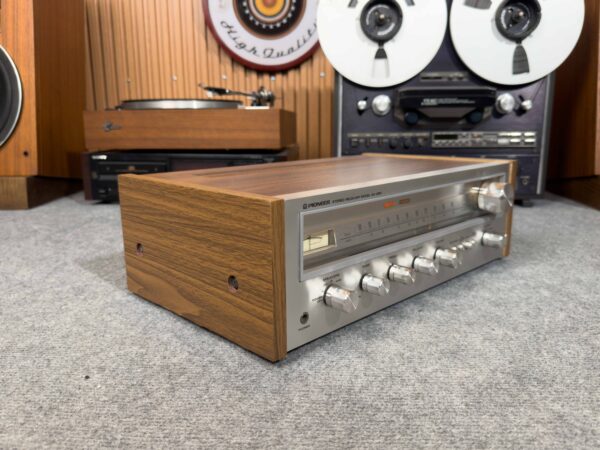 BEAUTIFUL PIONEER SX-450 STEREO RECEIVER