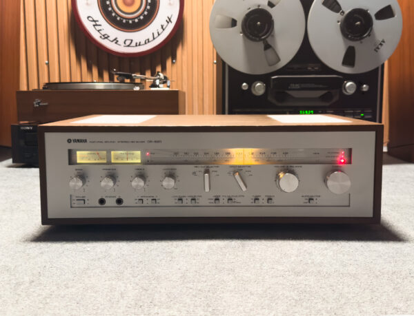EXCELLENT YAMAHA CR-820 STEREO RECEIVER